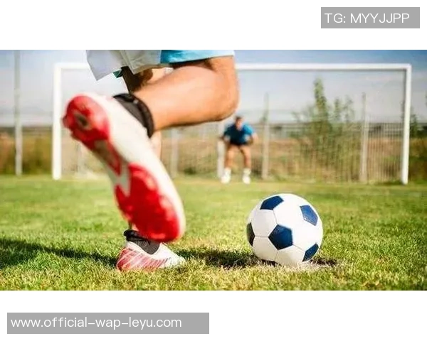 踢足球运动员的饮食指南如何科学搭配营养提升竞技表现