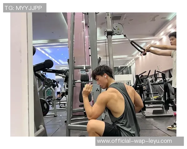 足球肌肉帅哥的魅力与训练秘籍揭秘，如何塑造完美身材与球场风采